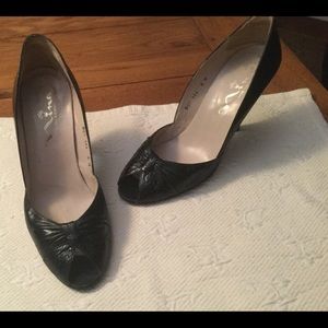 Nina Peep Toe Leather Heels EUC